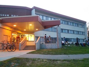 アラスカ大学の学生寮に到着