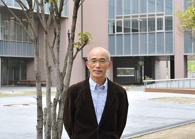 上別府教授写真
