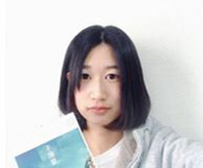 本と原田紗歩さんの写真